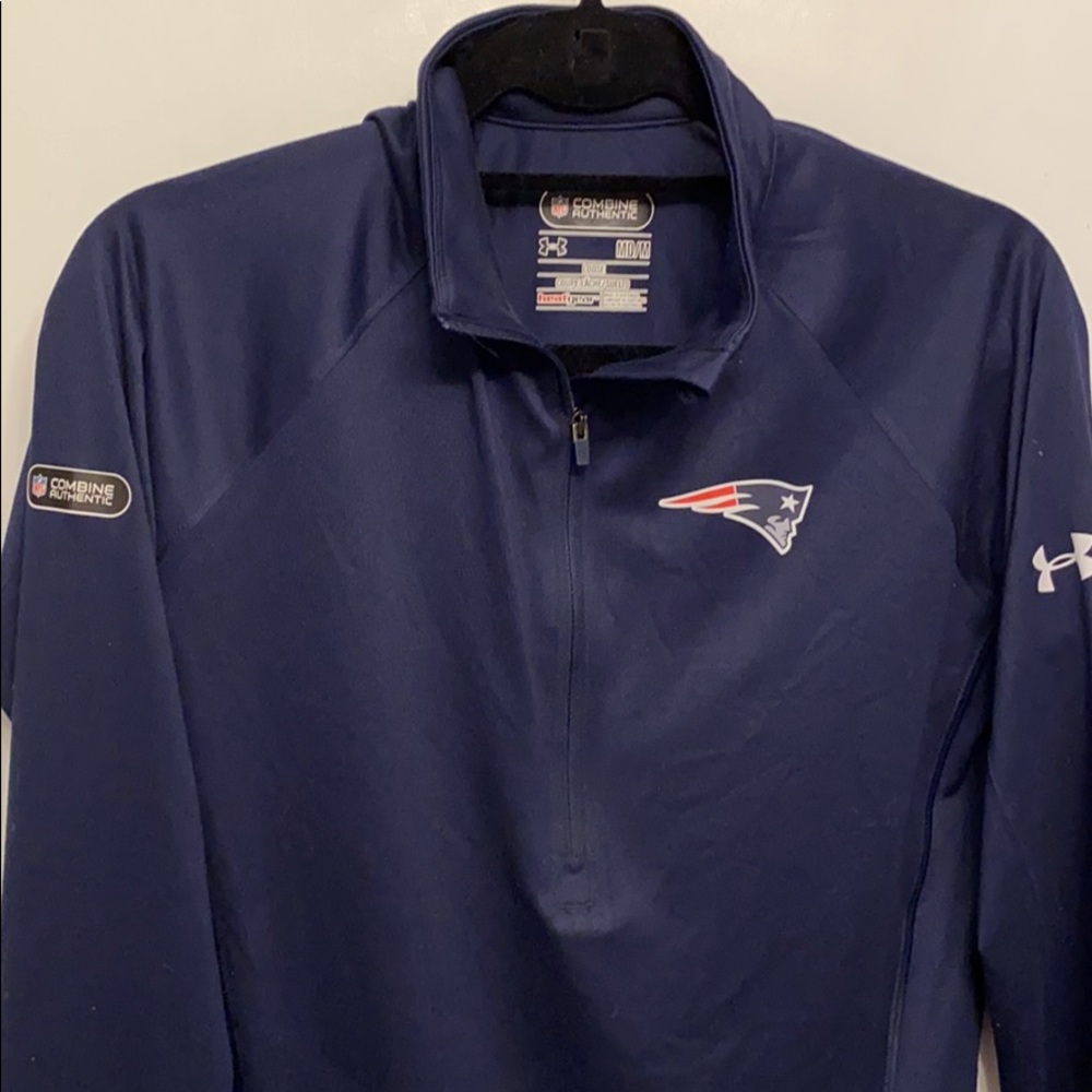 UA HG M Loose 1/2 Zip Patriots shirt. Ladies NWOT